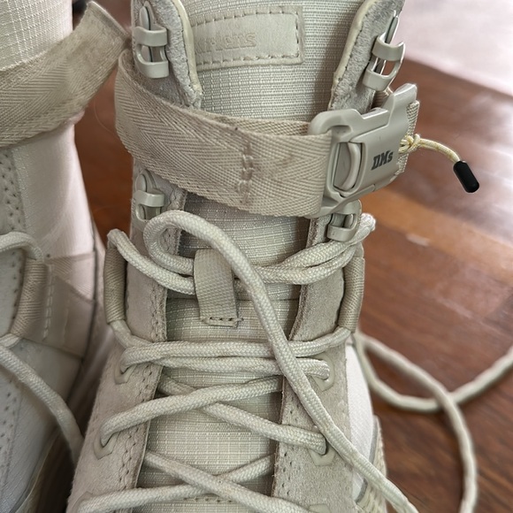 Dr. Martens Beige Combs Tech II boots sz 9W - Picture 7 of 7